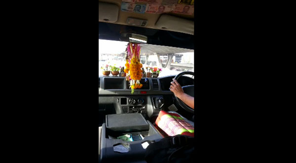 ชาวเน็ตแฉคลิป คนขับรถตู้กรุงเทพฯ-ชลบุรี