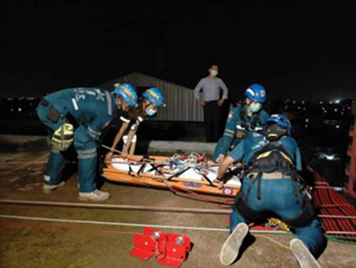 กู้ภัยโรยตัวเก็บศพ