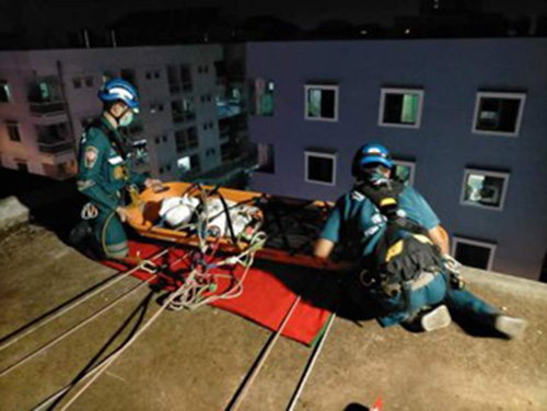 กู้ภัยโรยตัวเก็บศพ