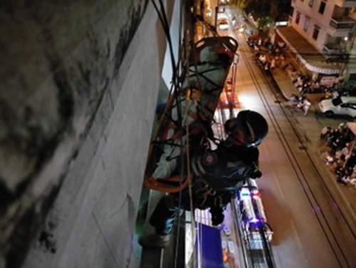 กู้ภัยโรยตัวเก็บศพ