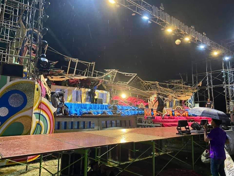 เวทีหมอลำพังถล่ม