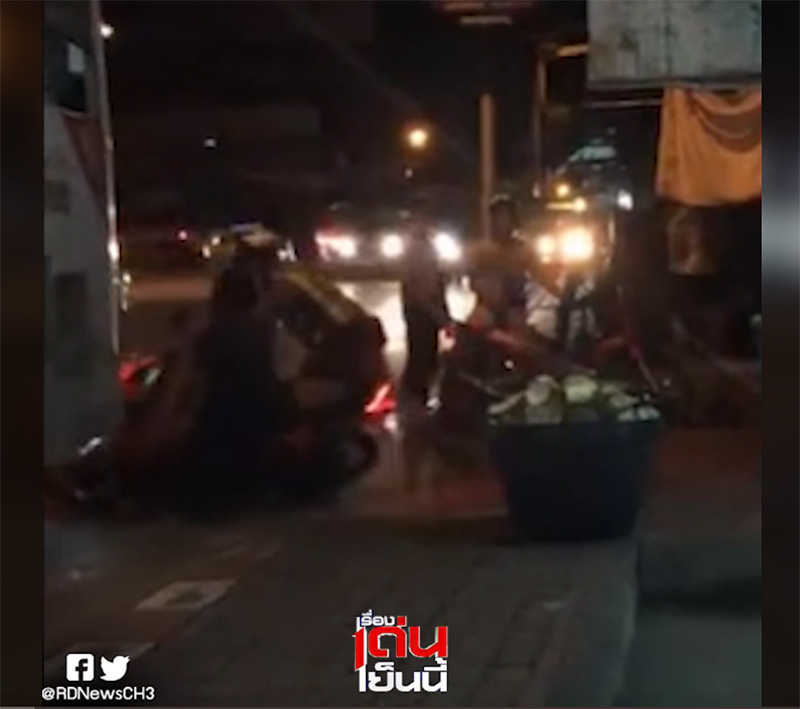 คลิปตำรวจจับมอเตอร์ไซค์
