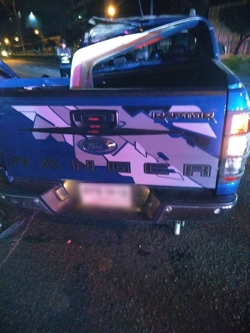 ขับรถชนเสาไฟ