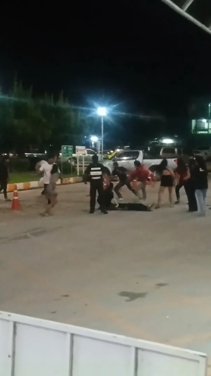 ยกพวกตีกัน