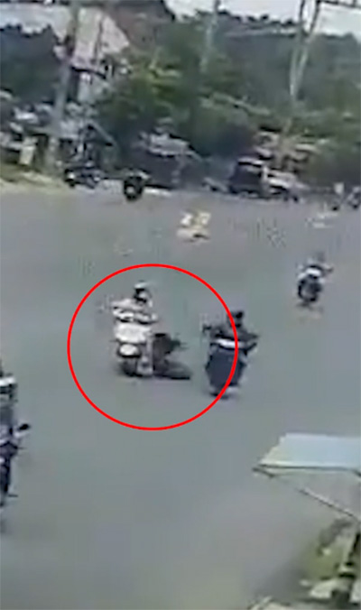 ภาพข่าว โจรกระชากกระเป๋า