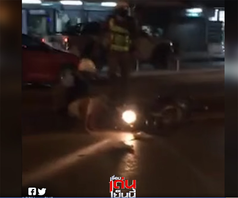 คลิปตำรวจจับมอเตอร์ไซค์