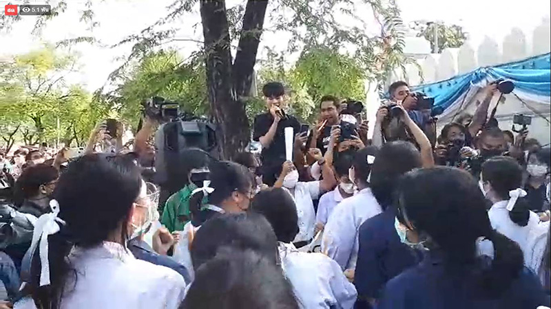  ภาพข่าว นักเรียนรวมตัว