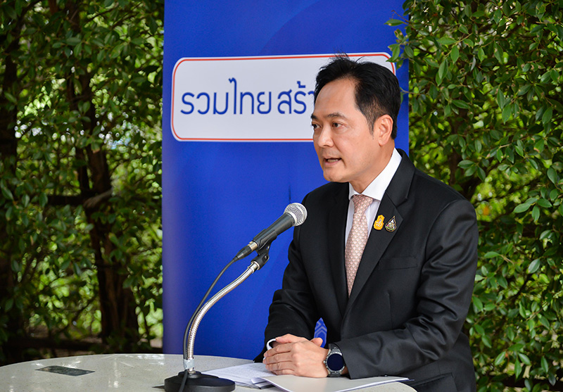 นายอนุชา บูรพชัยศรี 