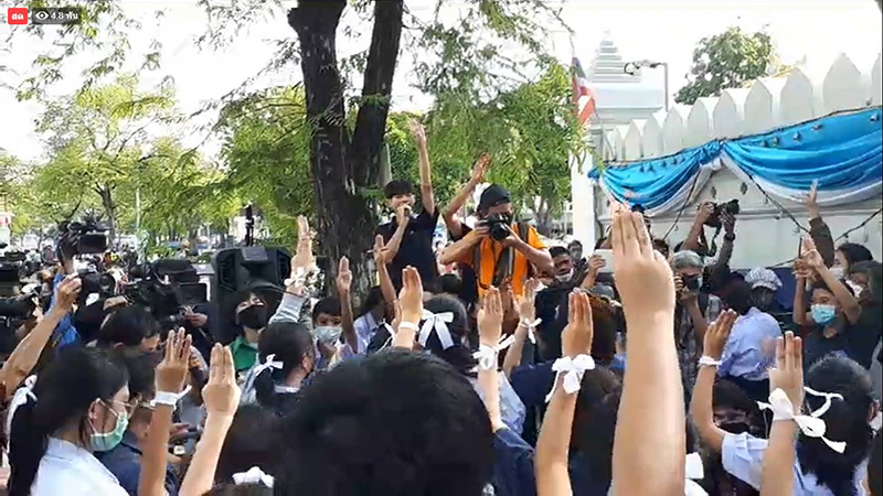  ภาพข่าว นักเรียนรวมตัว