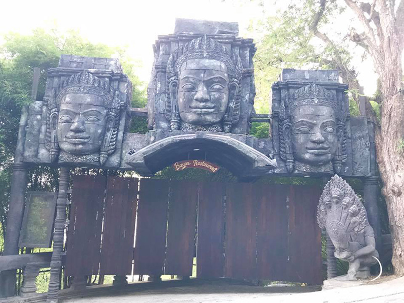 โรงแรมไทย