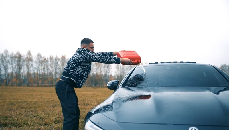 ยูทูบเบอร์หนุ่ม