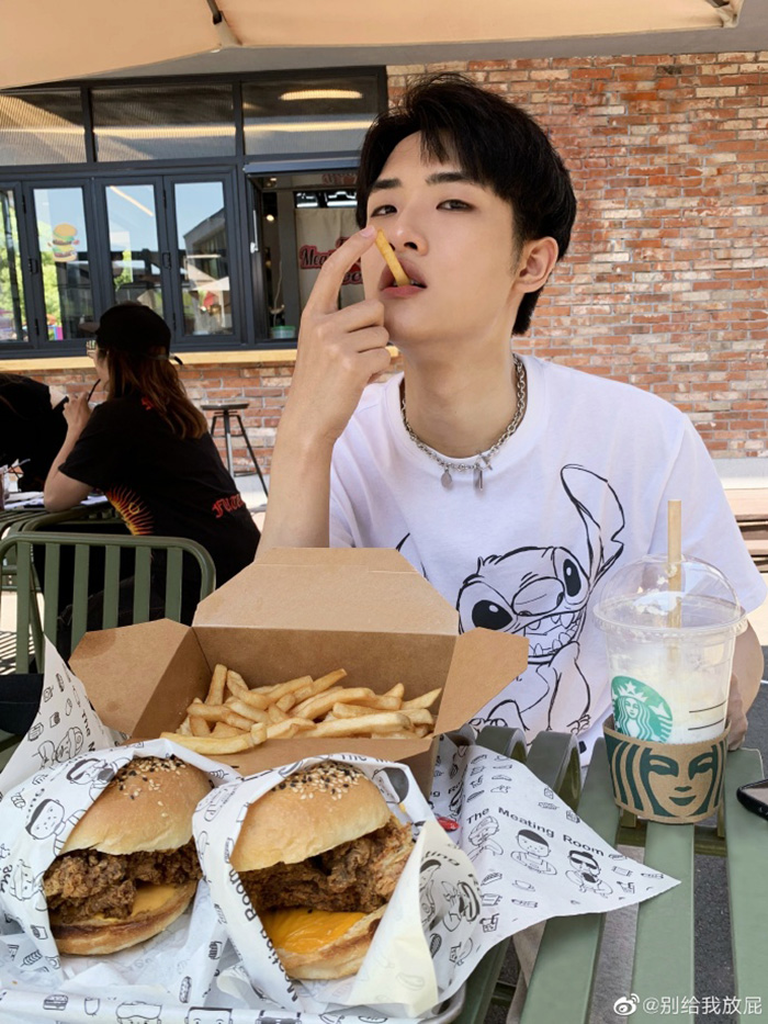 หนุ่มออกรายการทีวี