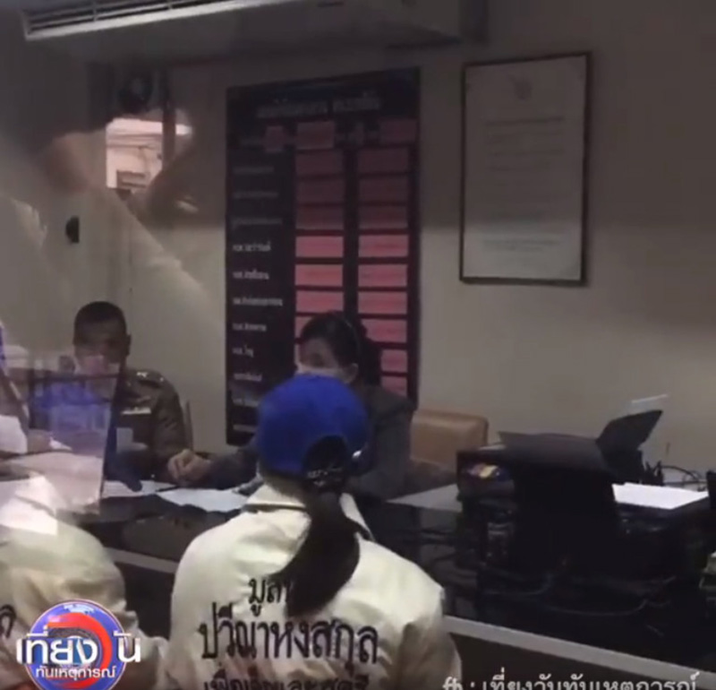 นักเรียนหญิงชั้น ม.2