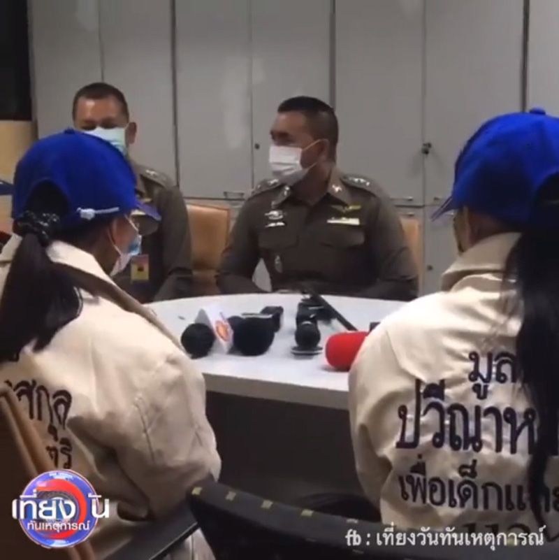 นักเรียนหญิงชั้น ม.2