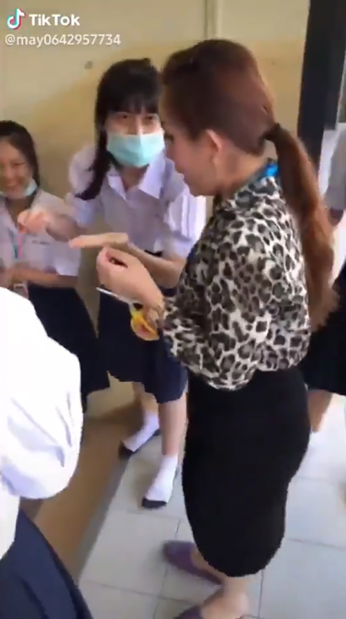 ลูกศิษย์เซอร์ไพรส์วันเกิดครู