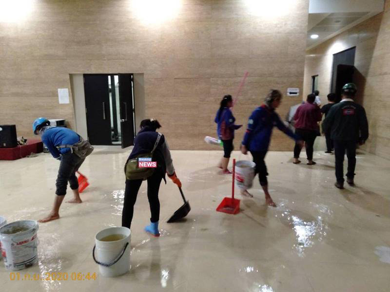 น้ำรั่วรัฐสภา