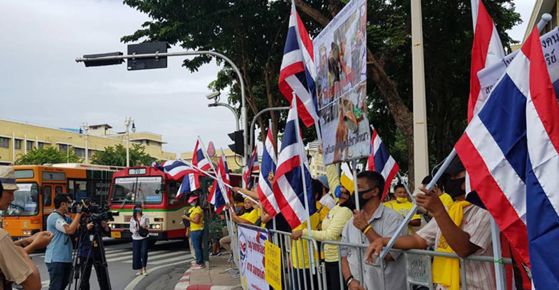 ม็อบเสื้อเหลือง