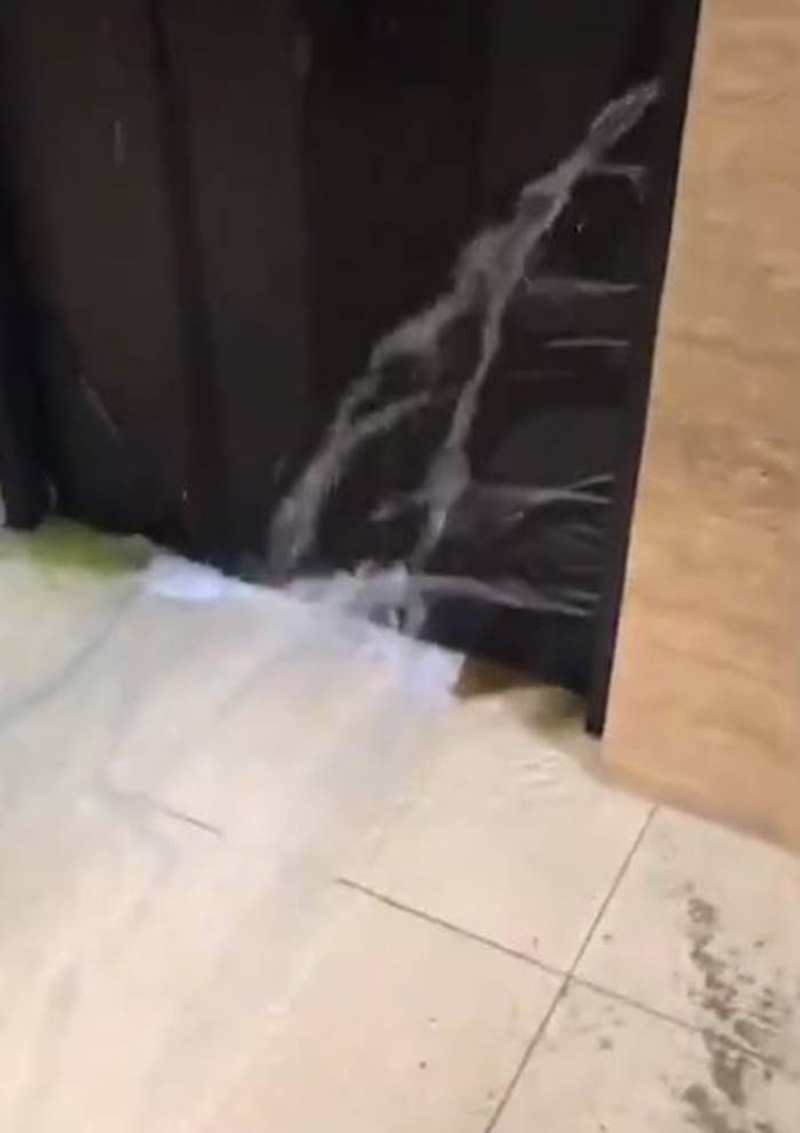 น้ำรั่วรัฐสภา