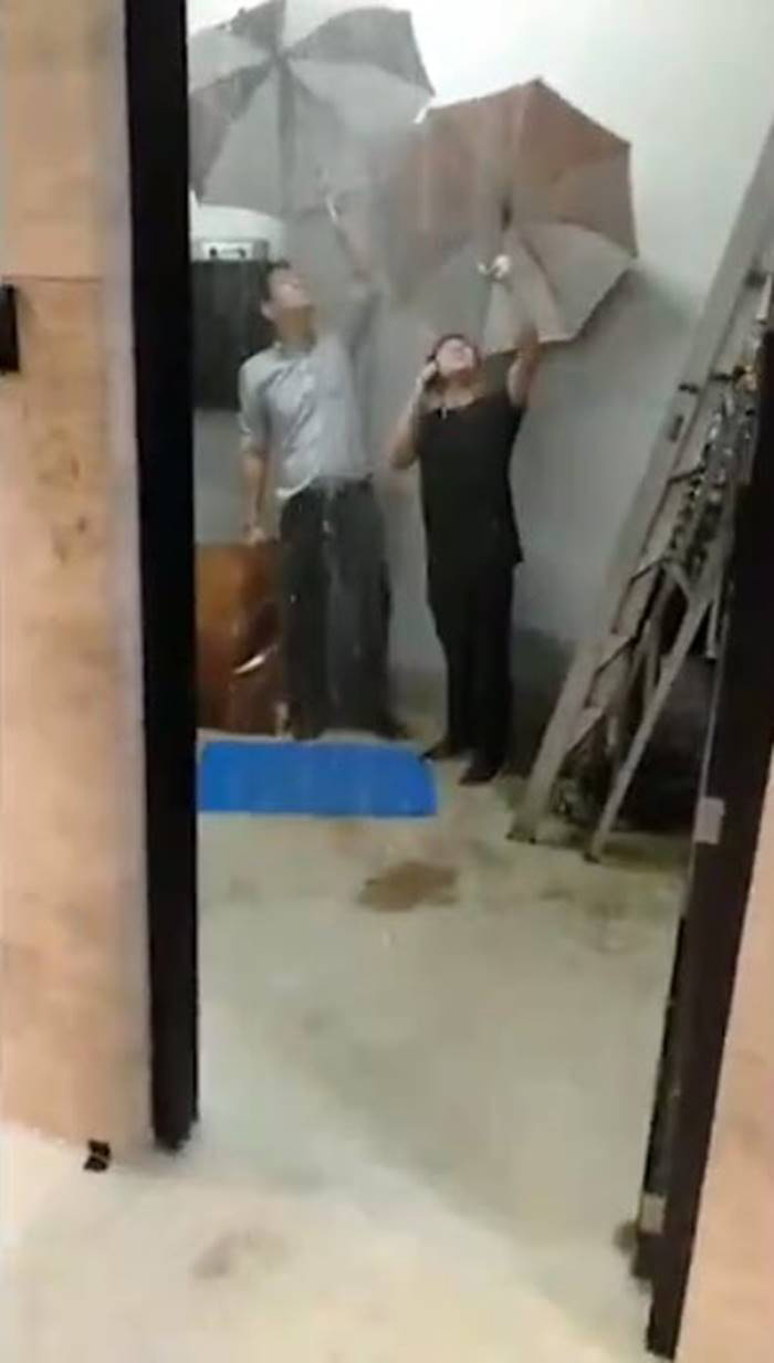 น้ำรั่วรัฐสภา