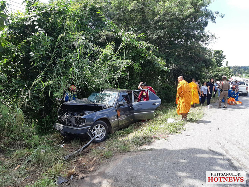 เบนซ์ชนกระบะ