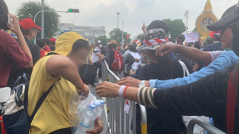 กลุ่มคนเสื้อเหลือง