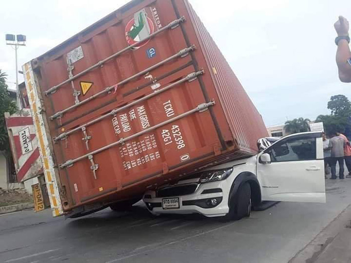 ภาพข่าว เก๋ง-กระบะ 