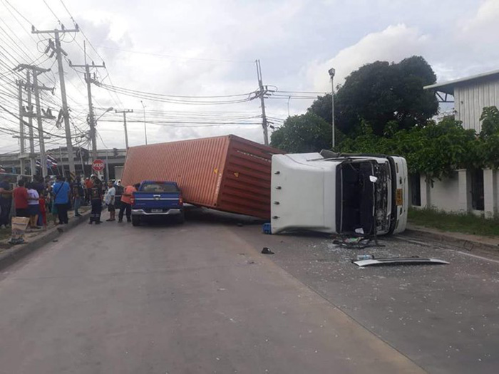 ภาพข่าว เก๋ง-กระบะ 