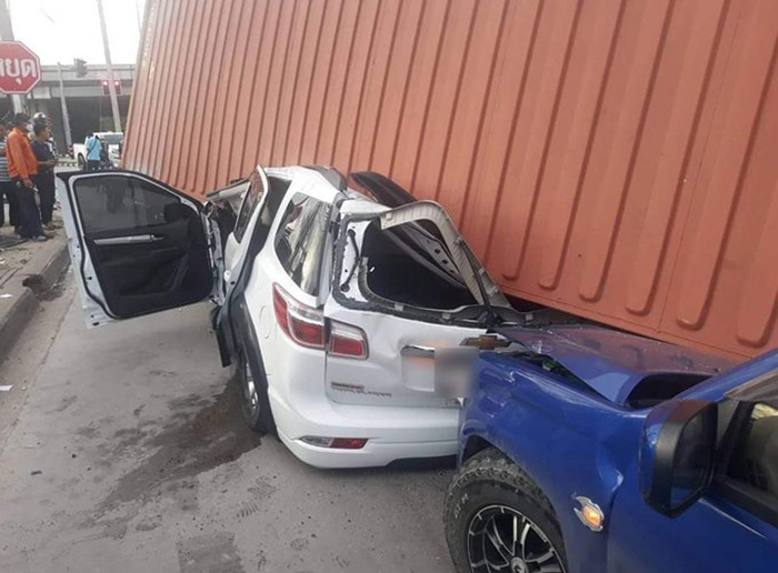 ภาพข่าว เก๋ง-กระบะ 