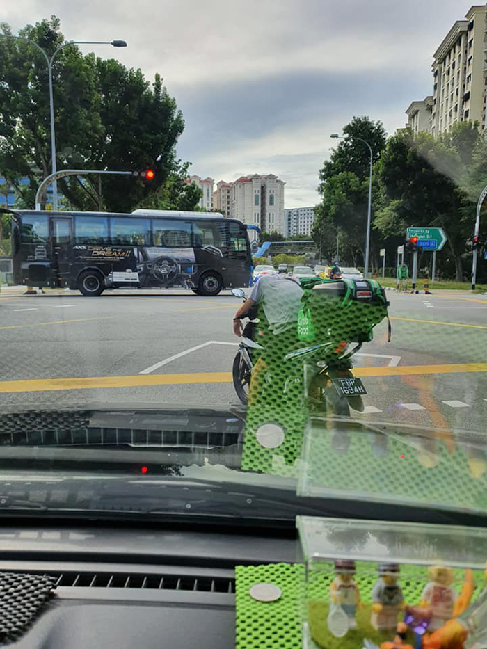 หนุ่มเดลิเวอรี่