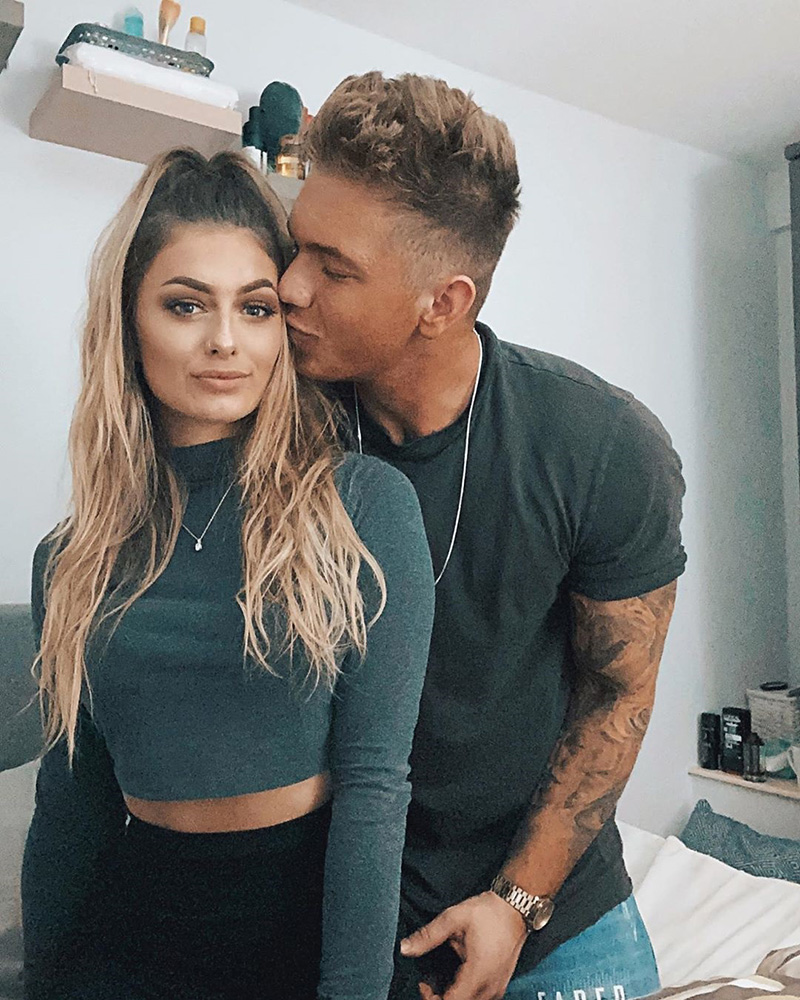 สาวโพสต์เซลฟี่