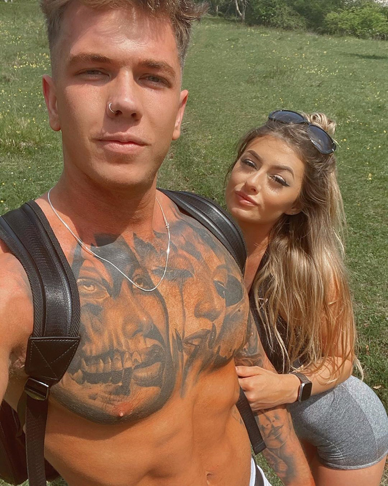 สาวโพสต์เซลฟี่