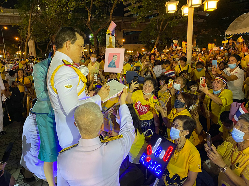 ในหลวง - พระราชินี 