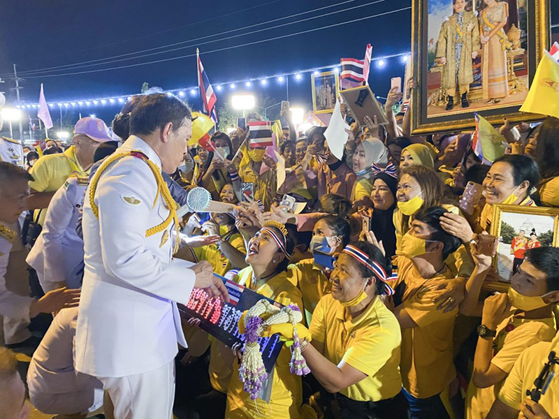 ในหลวง - พระราชินี 