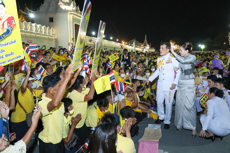 ในหลวง - พระราชินี 
