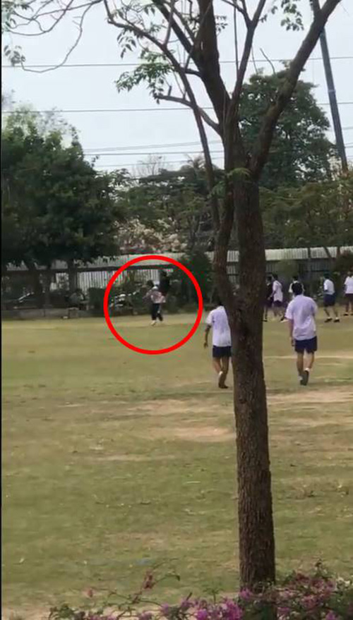 นักเรียนทำร้ายร่างกายเพื่อน