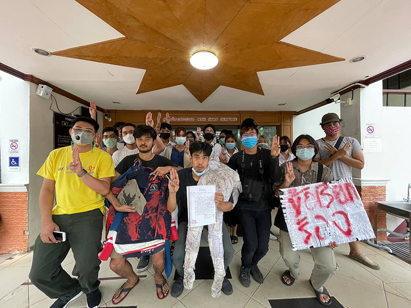 นศ.มช. จี้สอบคณบดี-อาจารย์ ปมรื้องานศิลปะ 