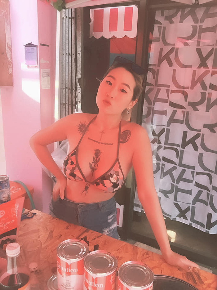 แม่ค้าเฉาก๊วยนมสด