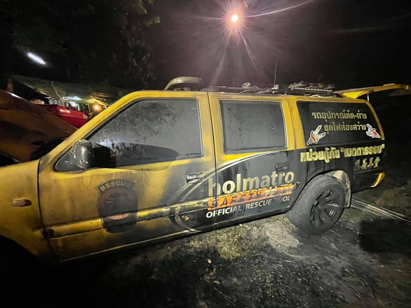 เผารถกู้ภัยกลางดึก