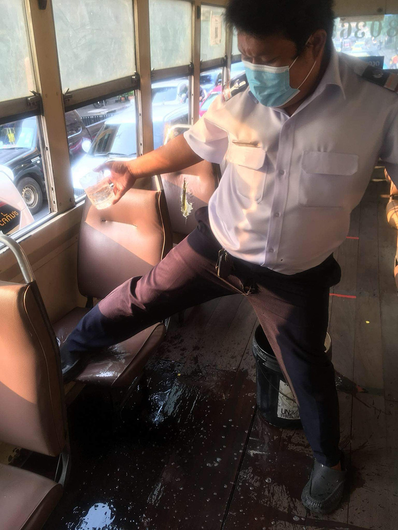  อึแตกใส่เบาะรถเมล์
