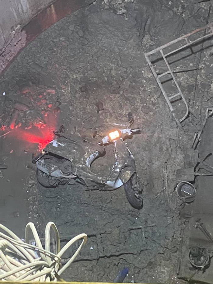 จยย. ตกท่อลึกกลางถนน