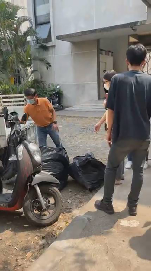 นศ.มช. จี้สอบคณบดี-อาจารย์ ปมรื้องานศิลปะ 