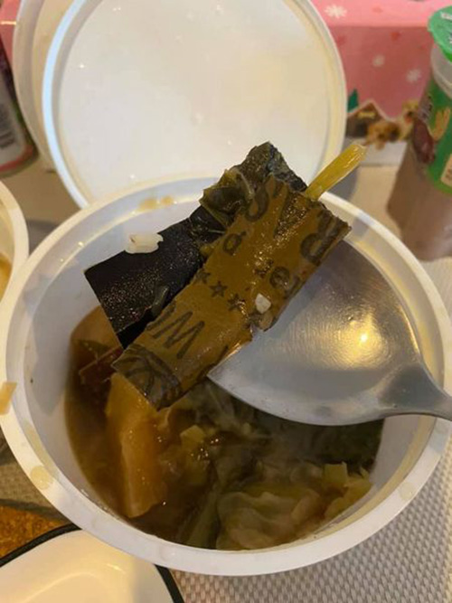 สาวเจอกระดาษทรายในจับฉ่าย