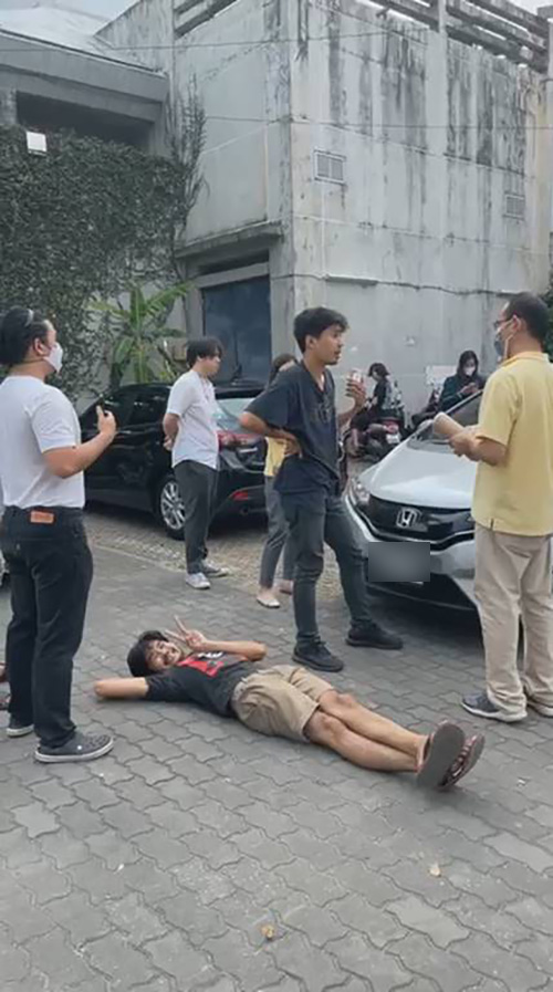 นศ.มช. จี้สอบคณบดี-อาจารย์ ปมรื้องานศิลปะ 