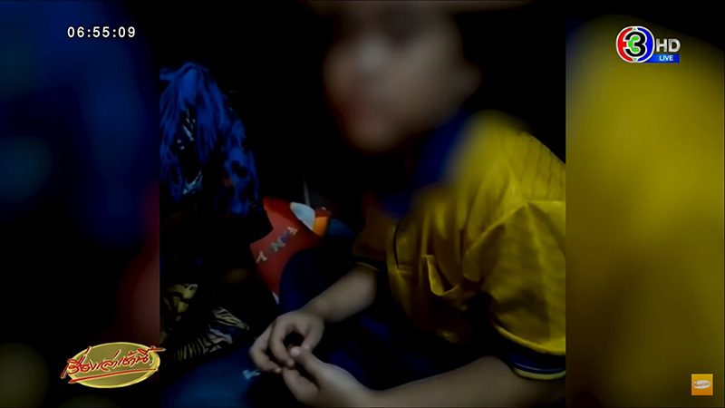 ผู้ปกครองไม่ยอม รวมตัวโวยครูนก 