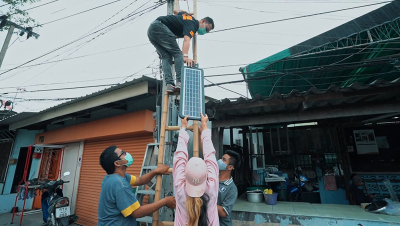 พิมรี่พายติดไฟชุมชนคลองเตย