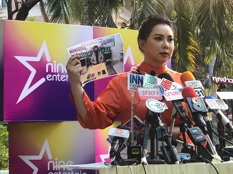 โมเดลลิ่งเลว