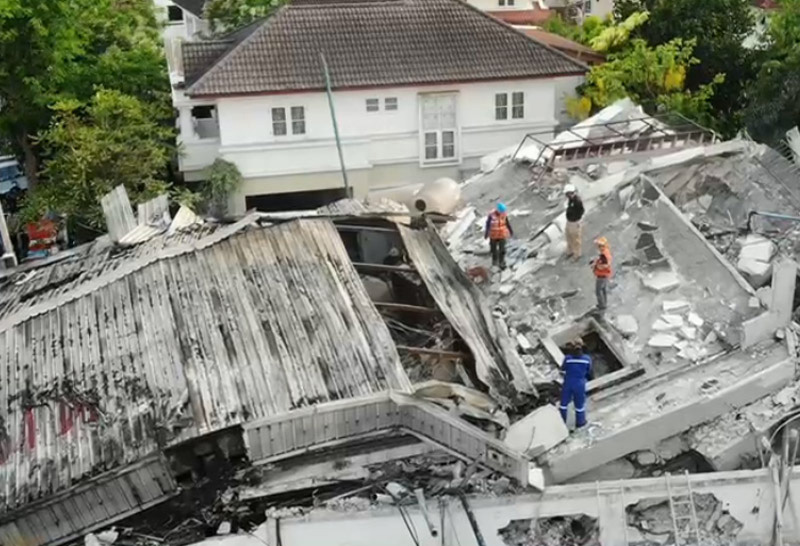 บ้าน เอ มินเนี่ยน พังถล่ม 