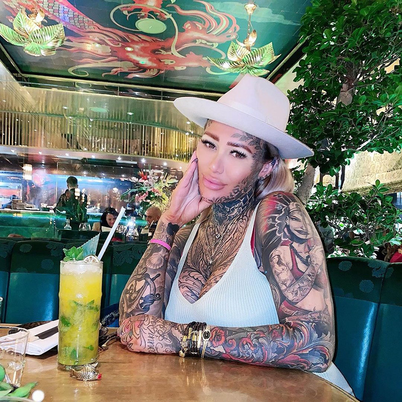 สาวทุ่ม 1.5 ล้าน เนรมิตรอยสักทั้งตัว