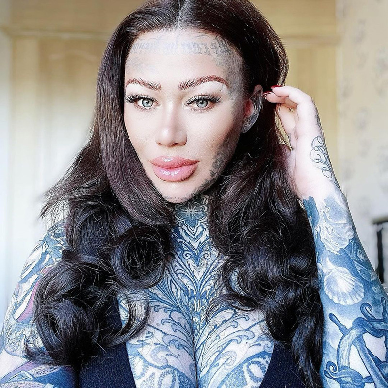 สาวทุ่ม 1.5 ล้าน เนรมิตรอยสักทั้งตัว