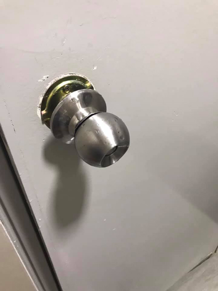 อุทาหรณ์ ! ถูกขังในห้องน้ำ 7 ชม.